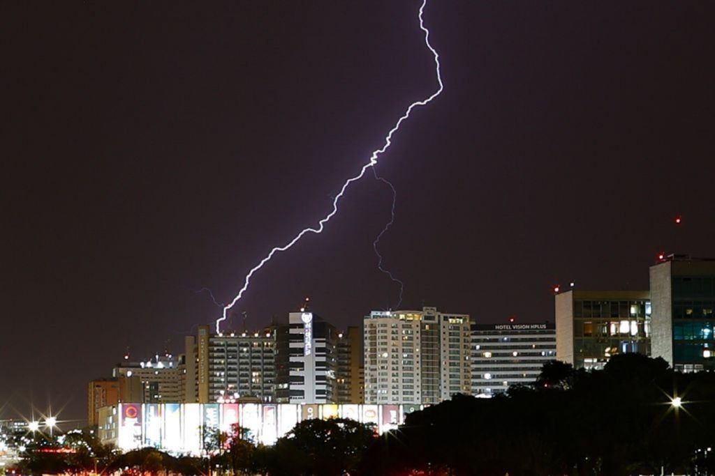 Chuva em Brasília após longo período seco de 75 dias