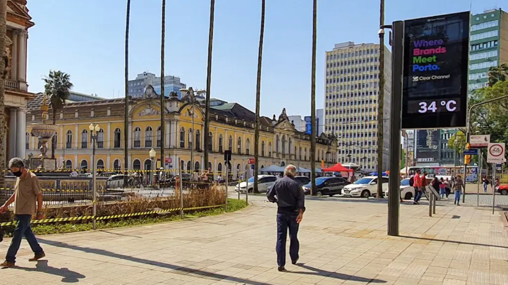 Dia de agosto mais quente em décadas na Grande Porto Alegre