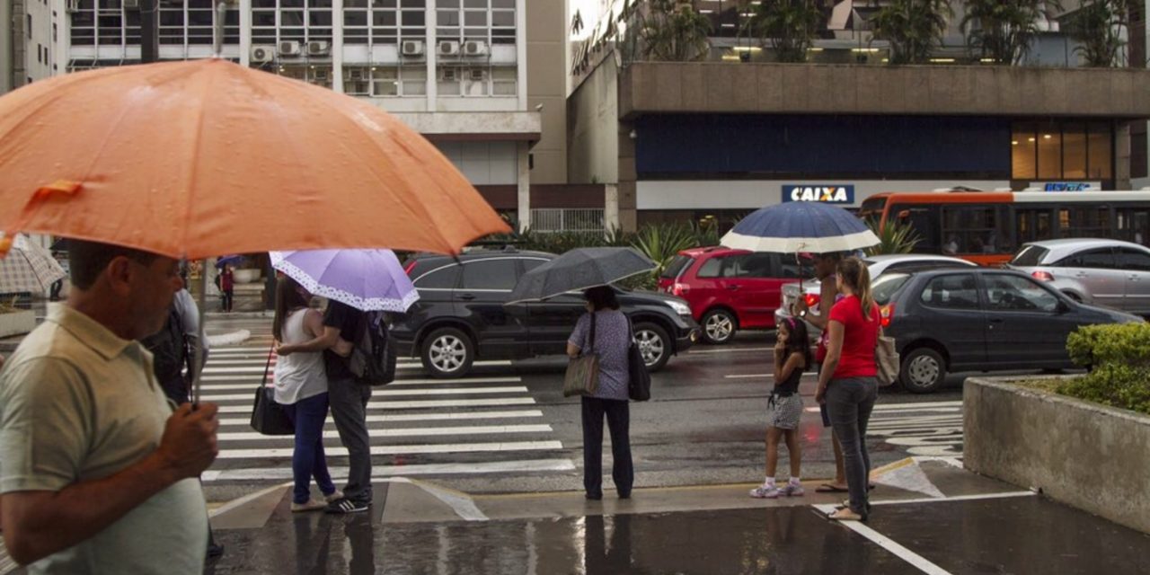 <span class="entry-title-primary">Previsão de chuva e refresco para São Paulo</span> <h2 class="entry-subtitle">Frente fria e vento úmido que soprará do mar pro litoral trarão sequência de dias com chuva e temperatura menor na cidade de São Paulo </h2>