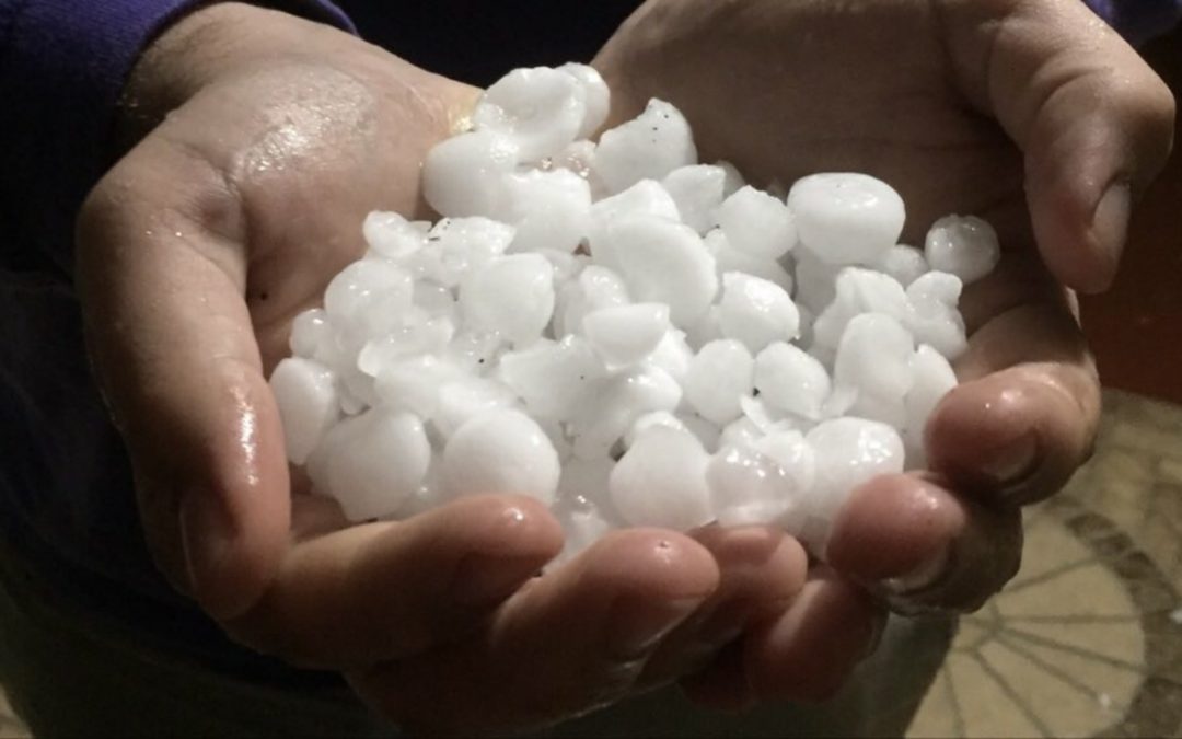 Temporais de chuva forte e granizo avançam e trazem estragos Feriado começou com fortes temporais de granizo e prejuízos pelos danos das tempestades em alguns municípios