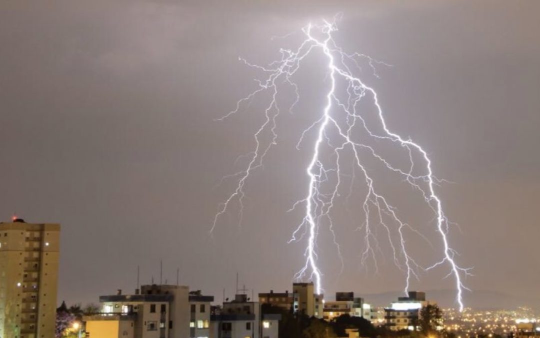 Feriado de muita chuva e fortes temporais de granizo, raios e vento MetSul alerta para um Dia da Independência de tempo severo no estado gaúcho com risco de danos em alguns municípios
