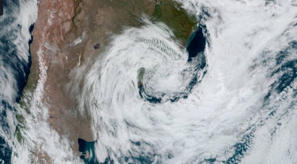 Ciclone entre Argentina, Uruguai e Rio Grande do Sul traz ventania e estragos