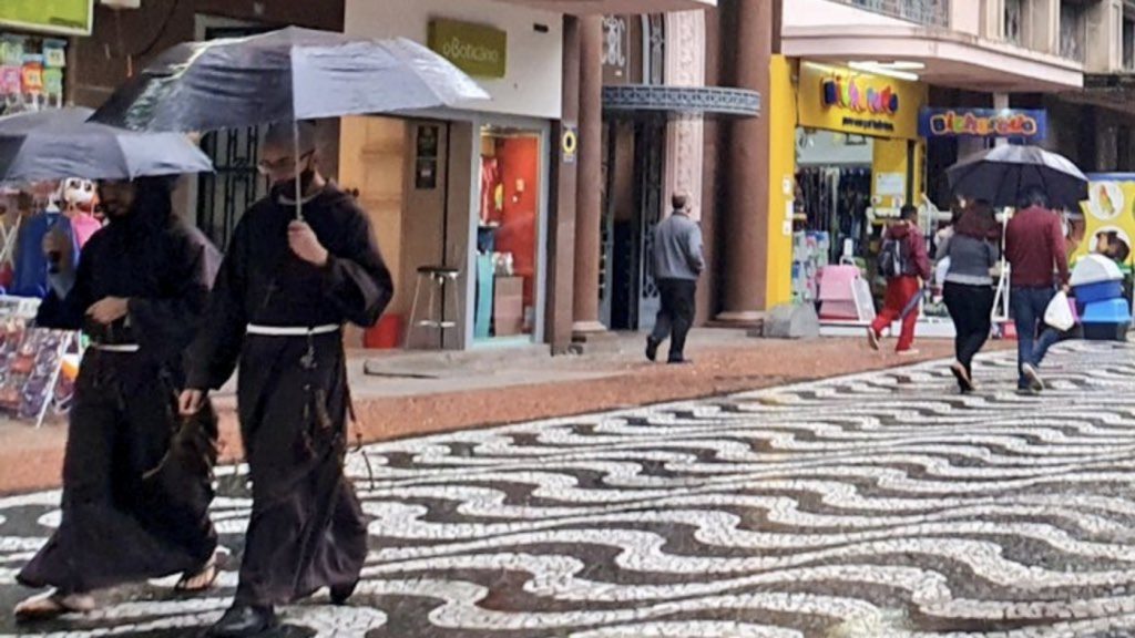 Chuva supera 100 mm em pontos do RS e SC