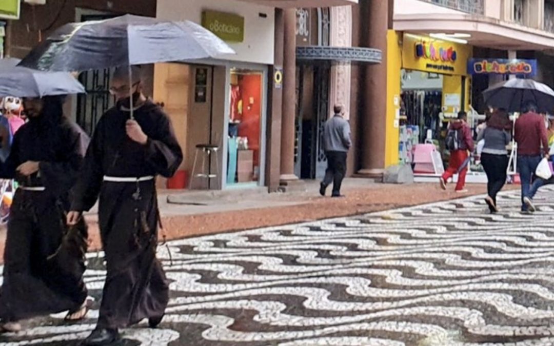 Chuva supera 100 mm em pontos do RS e SC Instabilidade voltará a ganhar força sobre o Sul do Brasil no começo da próxima semana com uma frente quente
