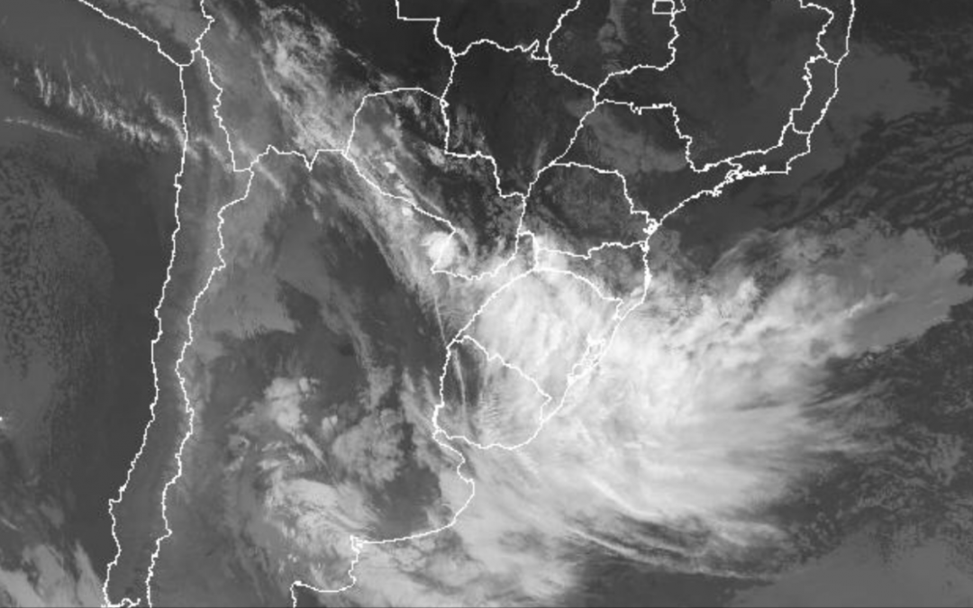 Frente fria traz chuva para os três estados do Sul do Brasil Maiores volumes de chuva ocorrem no Rio Grande do Sul e instabilidade avança para Santa Catarina e o Paraná entre hoje e amanhã