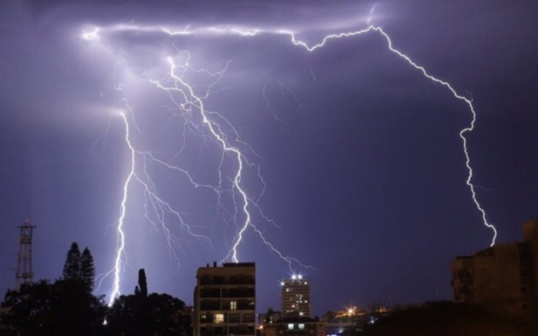Frente fria avança pelo Sul do Brasil com chuva e temporais Instabilidade mais forte nesta terça-feira ocorre na Metade Norte do Rio Grande do Sul e em Santa Catarina