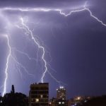 Frente fria avança pelo Sul do Brasil com chuva e temporais