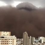 Tempestade de areia enorme assusta e faz o dia virar noite em São Paulo
