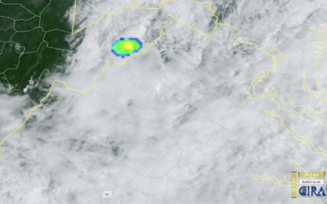 Satélite e câmeras registram queda de meteoro nos Estados Unidos Satélite registrou queda de meteoro nos Estados Unidos que produziu grande estouro, relatos de a terra tremendo e até falta de luz
