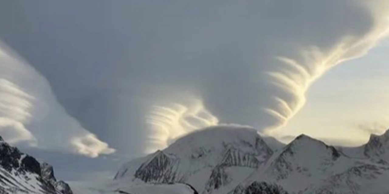 <span class="entry-title-primary">Nuvens lenticulares são fotografadas na Antártida</span> <h2 class="entry-subtitle">Registros das nuvens lenticulares foram feitas por integrantes da base polar argentina de Esperanza na península antártica. </h2>