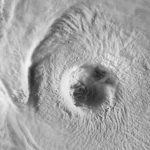 Mais um grande furacão traz ondas de até 15 metros no Atlântico