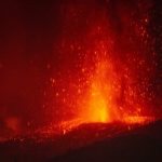 Área coberta por lava do vulcão cresce 50% em apenas doze horas em La Palma