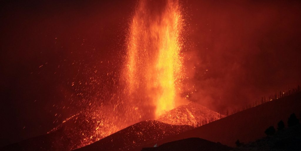 Cresce a erupção do vulcão Cumbre Vieja em La Palma