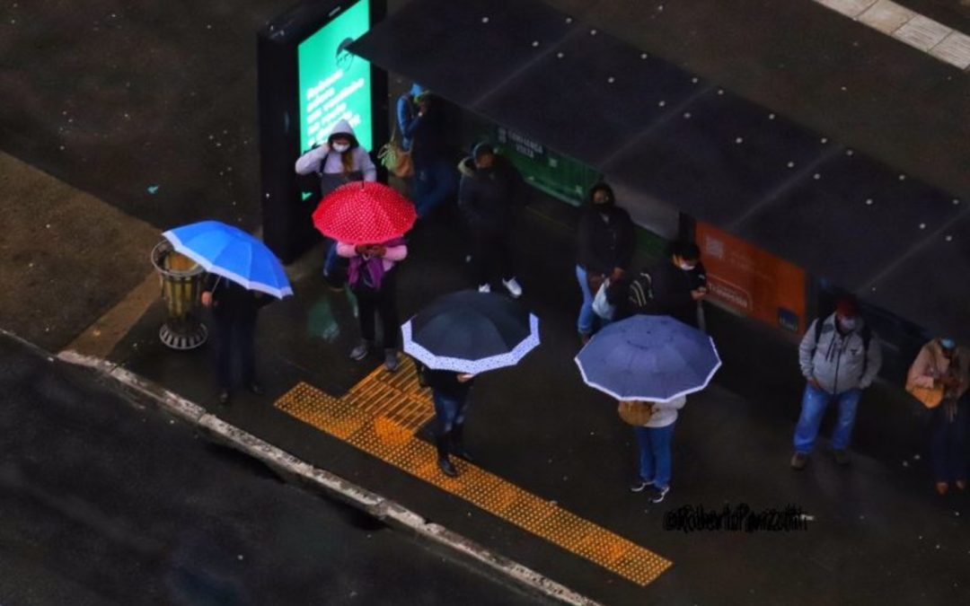 Sudeste do Brasil terá volta da chuva e dos temporais no domingo Instabilidade deve ser maior no estado de São Paulo e deve atingir ainda Minas Gerais com risco de temporais em algumas regiões