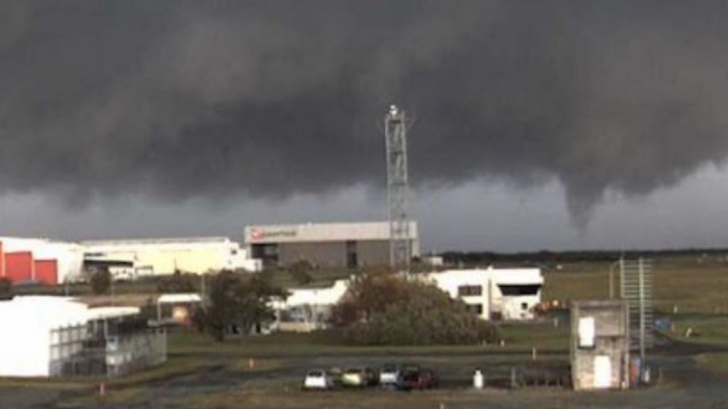 Tornado atinge o aeroporto da cidade australiana de Brisbane