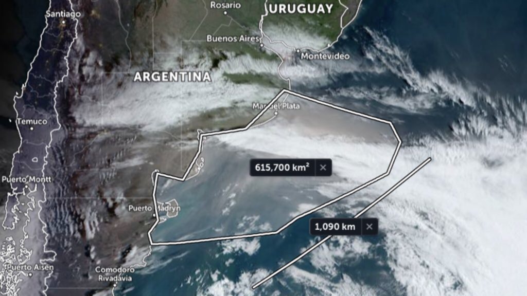 <span class="entry-title-primary">Nuvem gigante de poeira avança pelo Atlântico Sul</span> <h2 class="entry-subtitle">Nuvem de poeira tem uma área de 615 mil quilômetros quadrados e se estende por mais de mil quilômetros</h2>