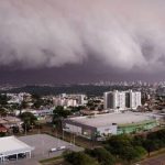 Tempestade faz estragos em Foz, Londrina, Cascavel e outras cidades do Paraná