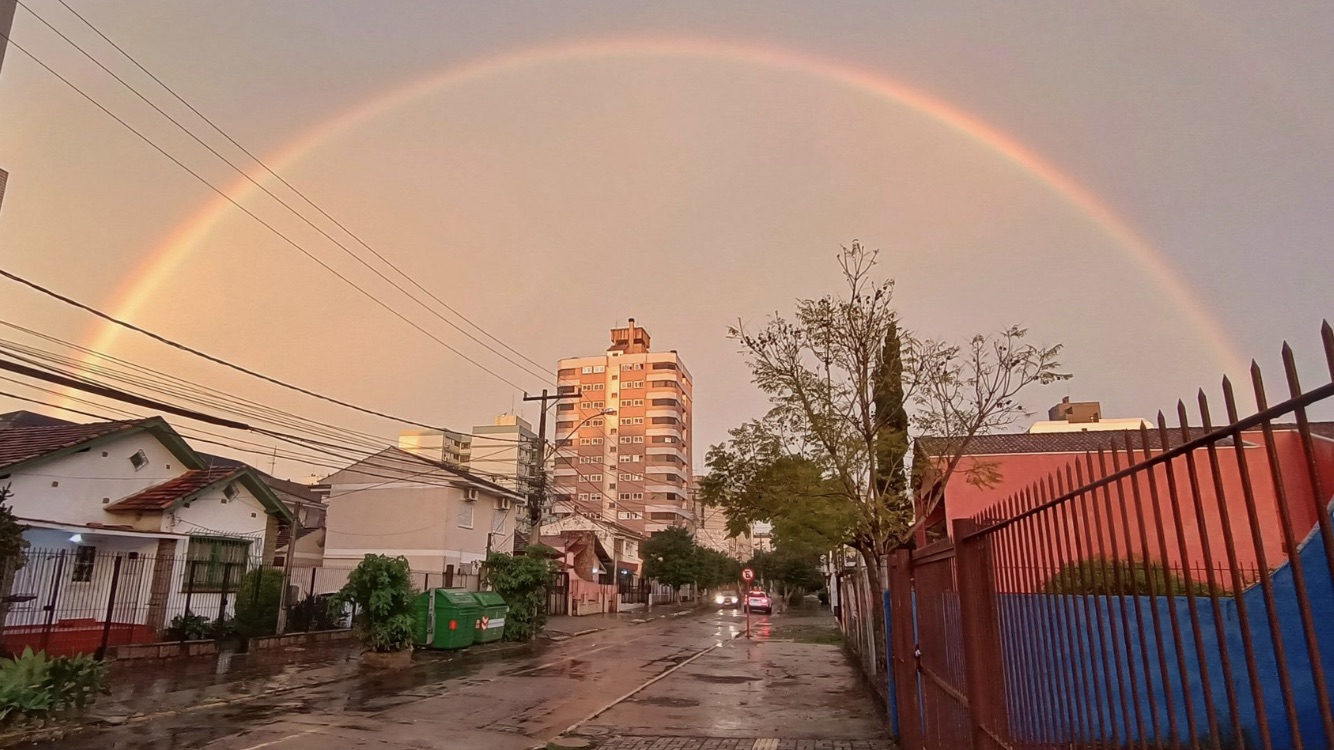 <span class="entry-title-primary">As cores no céu da Grande Porto Alegre</span> <h2 class="entry-subtitle">Arco-íris que se formou no fim da tarde desta segunda-feira chamou a atenção em Porto Alegre e outras cidades da região metropolitana  </h2>