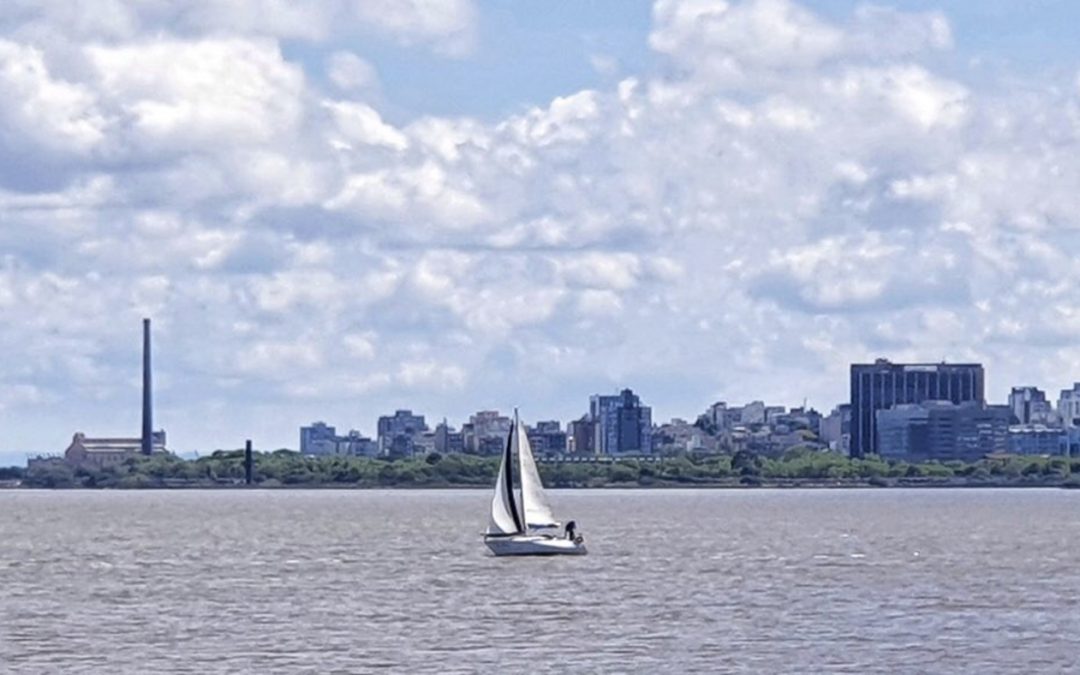 Semana começa com geada e muito frio para o fim de outubro Previsão do tempo para a semana no Rio Grande do Sul é de predomínio do sol com acentuada amplitude térmica, noites frias e tardes de calor