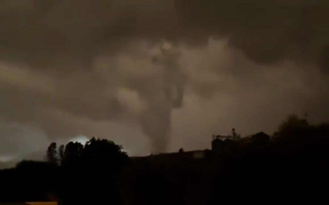 Vídeos mostram a força dos temporais deste fim de semana Tempestades severas ocorreram principalmente no Paraguai, Paraná e no Sul do Mato Grosso do Sul com danos por vento e granizo