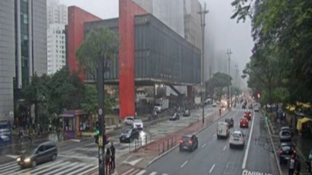 <span class="entry-title-primary">Chuva, nevoeiro e frio em São Paulo</span> <h2 class="entry-subtitle">Denso nevoeiro cobriu parte da capital paulista na tarde deste sábado que em nada lembrou estarmos na primavera</h2>