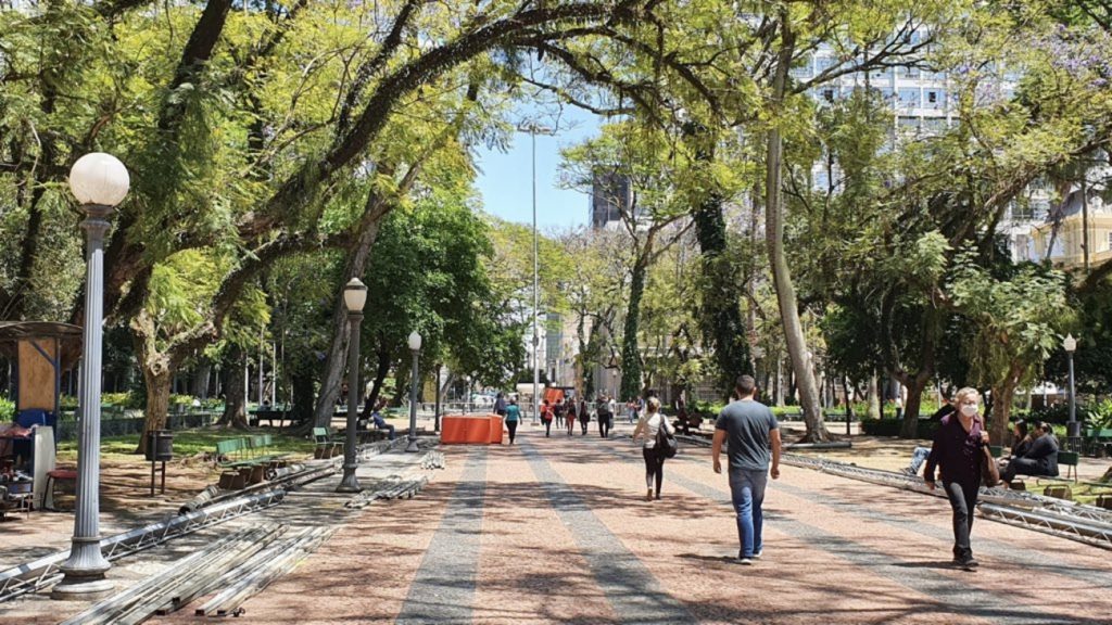 Veja a previsão do tempo para hoje e amanhã (22/10/2021)