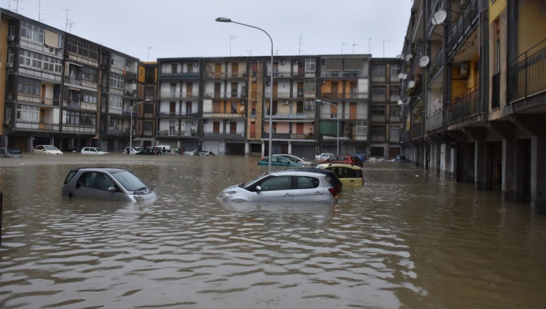 Furacão atingirá a Itália após chuva de um ano em dois dias na Sicília