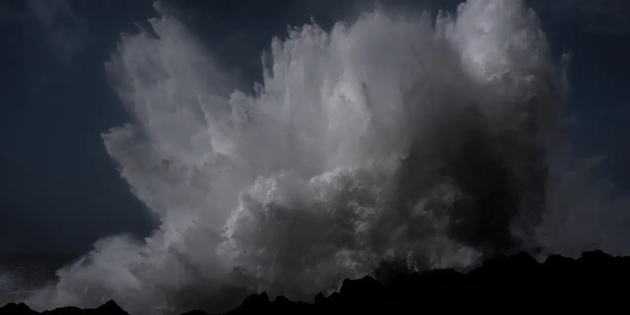 <span class="entry-title-primary">Ciclone bomba bate recorde na Costa Oeste dos Estados Unidos; veja as imagens</span> <h2 class="entry-subtitle">Pressão atmosférica de 942,5 hPa observada no Pacífico Noroeste foi a menor já observada pela Meteorologia na região</h2>