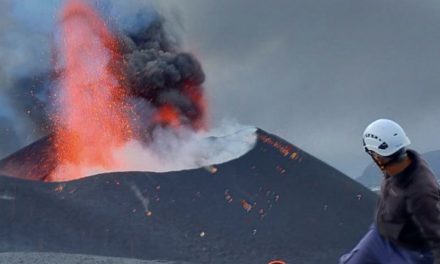 <span class="entry-title-primary">Geólogos registram bombas de lava no vulcão em La Palma</span> <h2 class="entry-subtitle">Bombas de lava podem ser perigosas e são monitoradas atentamente pelos cientistas para prever a erupção do vulcão</h2>