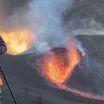 Terremotos, novos rios de lava e gases tóxicos na erupção do vulcão em La Palma
