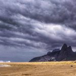 Muita chuva no litoral de Santa Catarina até o Rio de Janeiro