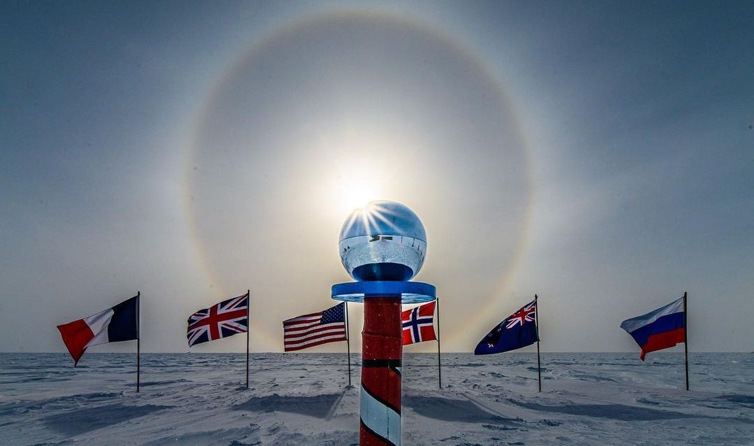 <span class="entry-title-primary">Cientistas registram halo solar no Polo Sul</span> <h2 class="entry-subtitle">Entenda por que a Antártida é um dos melhores lugares do mundo para a observação de fenômenos ópticos no céu</h2>