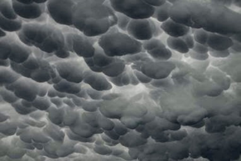 Veja como nuvens Mammatus cobriram o céu na Argentina