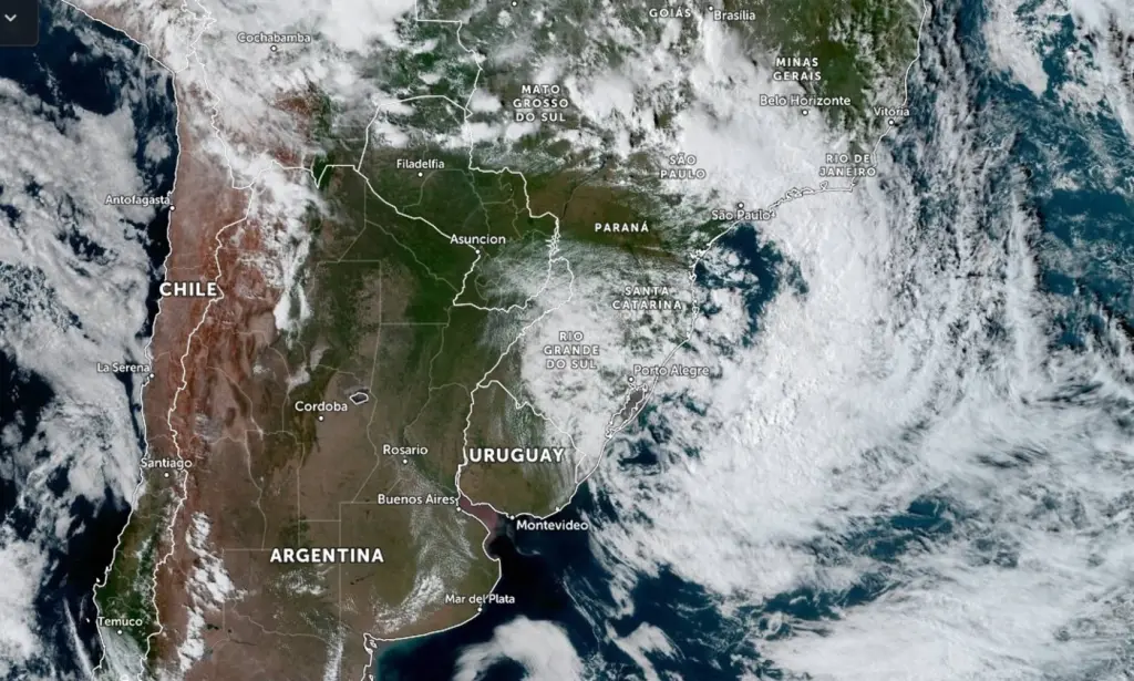 Circulação ciclônica mantém instabilidade e pancadas de chuva