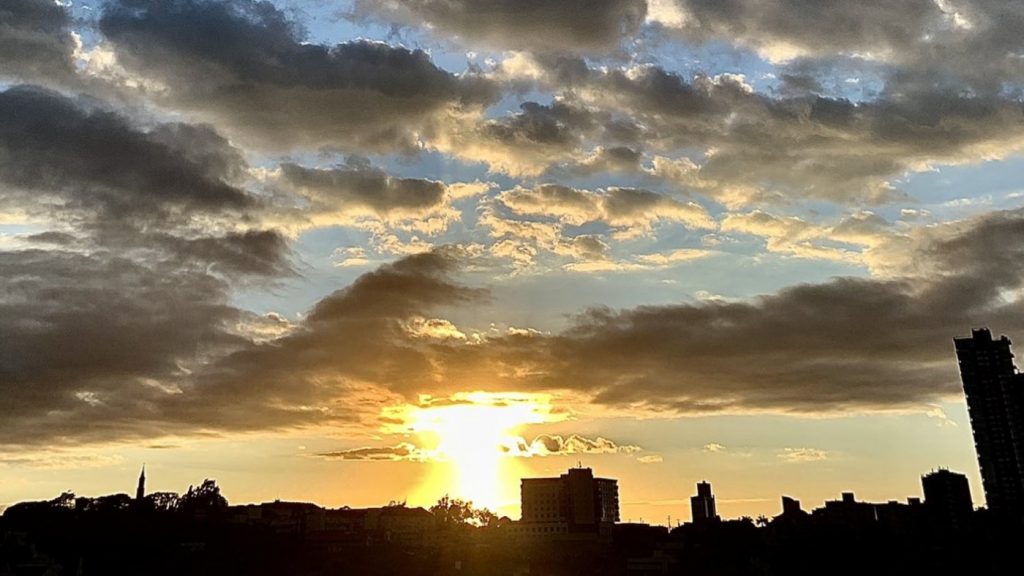 Veja a previsão do tempo para hoje e amanhã (12/11/2021)