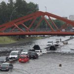 Baixa pressão que formará ciclone alaga em Buenos Aires