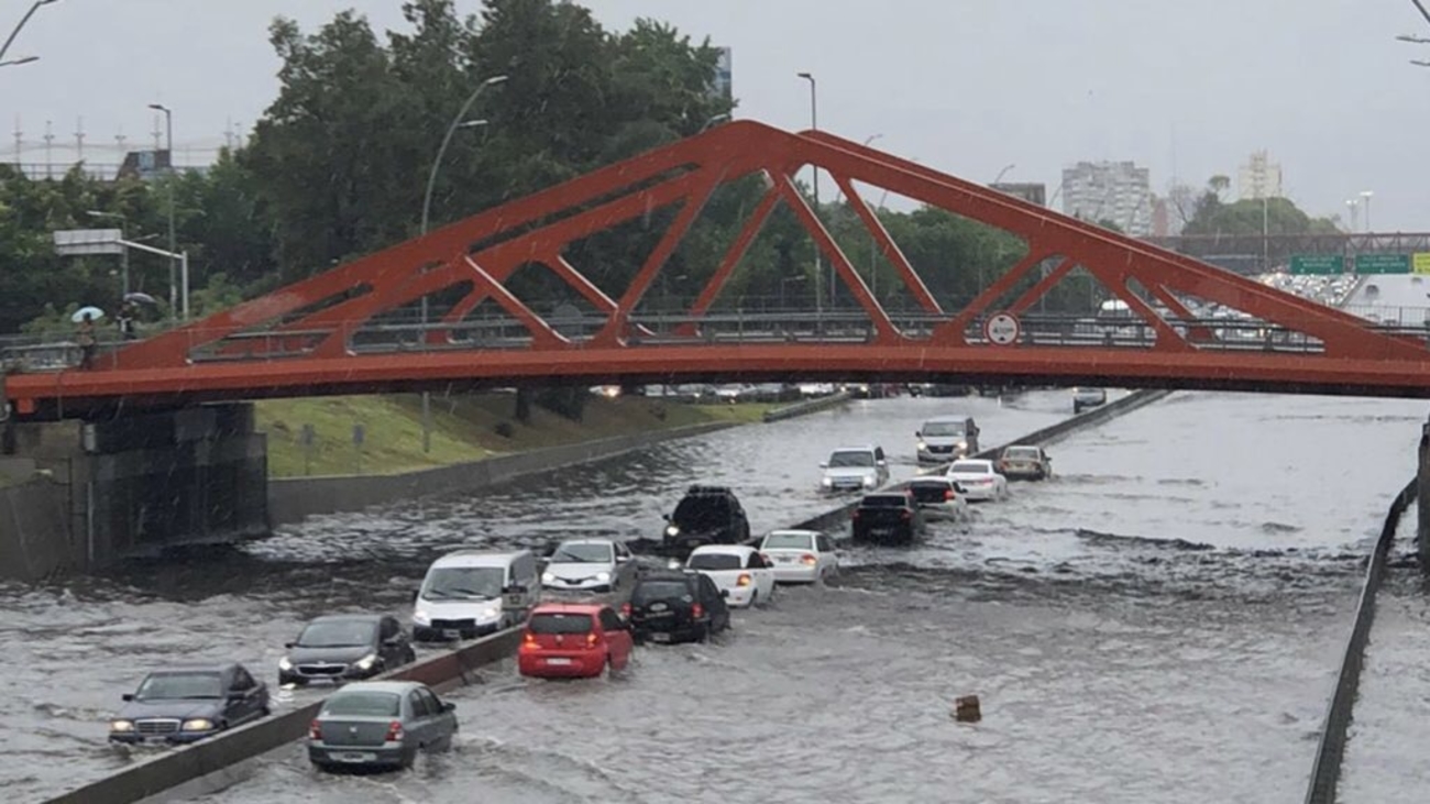 <span class="entry-title-primary">Baixa pressão que formará ciclone alaga em Buenos Aires</span> <h2 class="entry-subtitle">Chuva em apenas um dia é a maior em três anos na capital argentina com volumes na região metropolitana de Buenos Aires acima de 100 mm</h2>