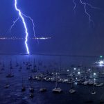 Incrível flagrante de raio em Montevidéu