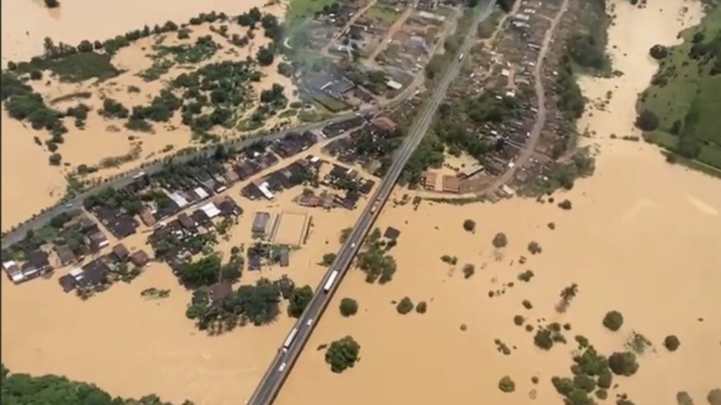 A incomum combinação que trouxe a chuva extrema na Bahia e Minas Gerais