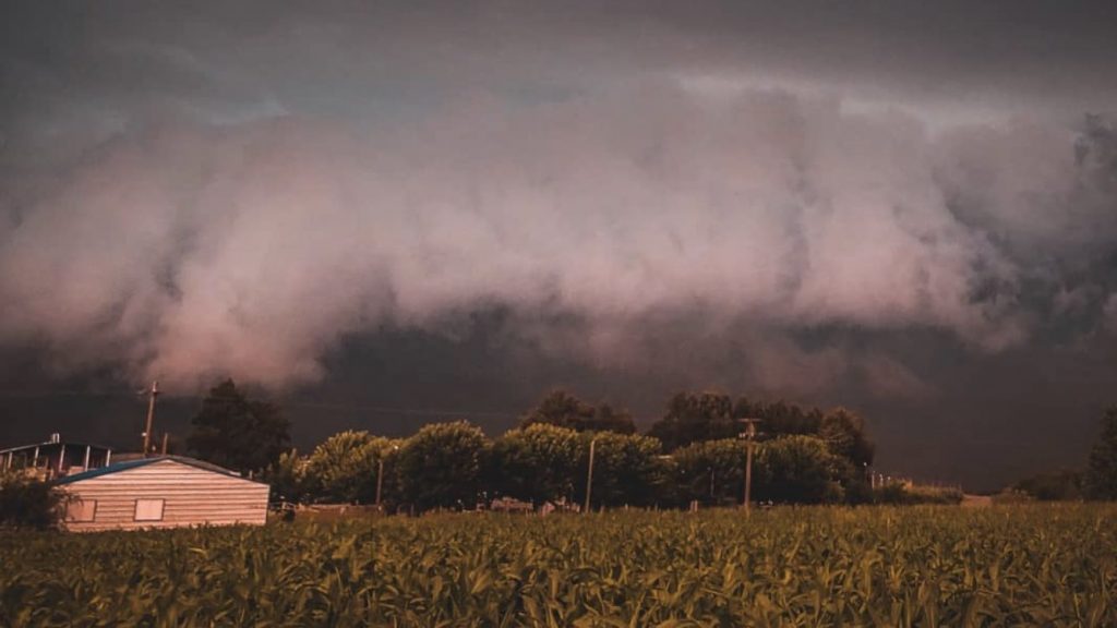 Tempestade traz tornado, danos, morte e imagens assustadoras na Argentina