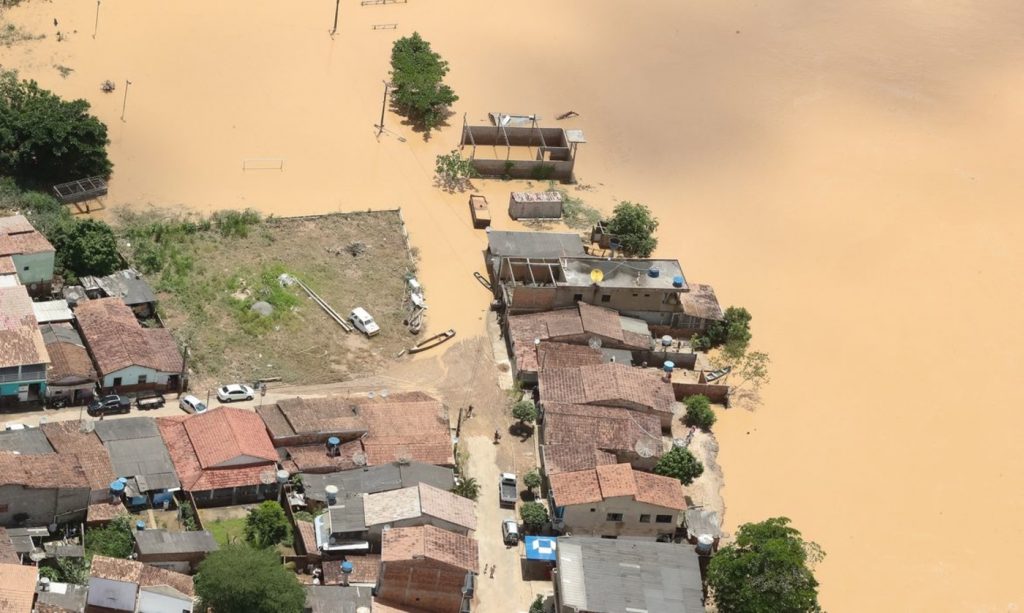 Sobe o número de vítimas pela chuva extrema na Bahia