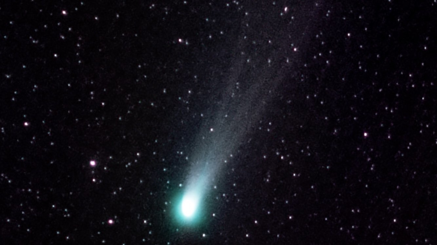 El cometa Leonard fue fotografiado en el sur de Brasil luego de aumentar su brillo