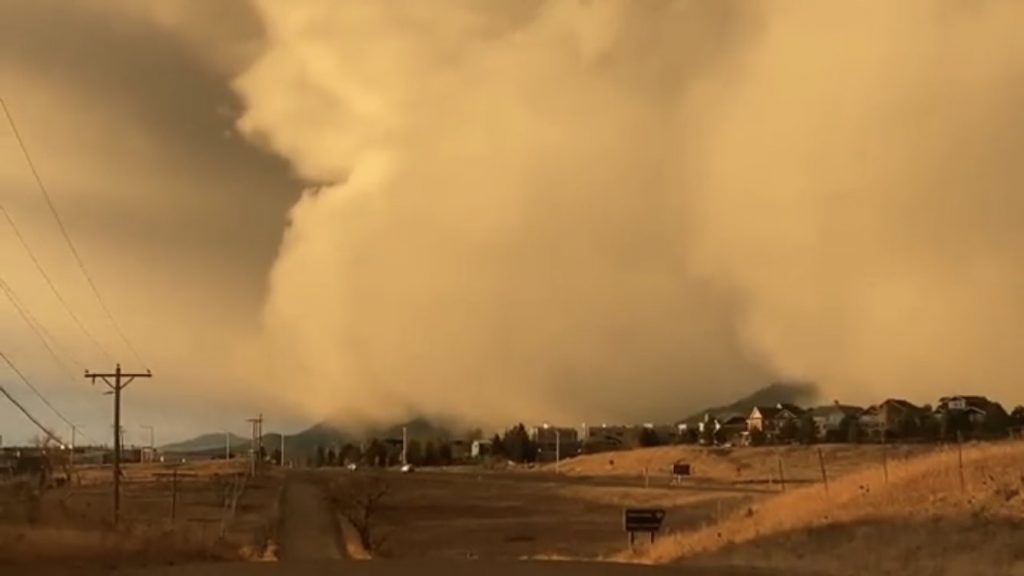 Dia de tempo “selvagem” tem cenas de Dust Bowl nos Estados Unidos