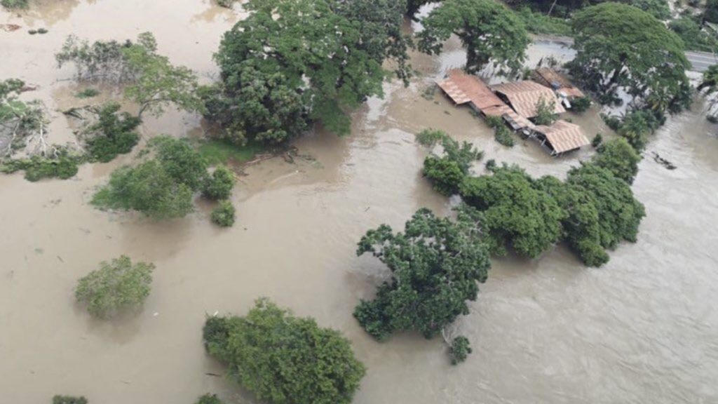 “Tragédia gigantesca”, diz governo da Bahia sobre a chuva