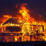 Ano termina com cidades destruídas por incêndios nos Estados Unidos