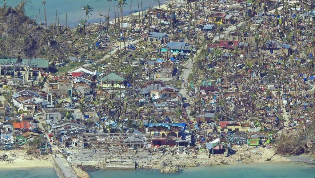 Ciclone que atingiu o máximo da escala destrói ilha com 180 mil pessoas