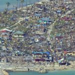 Ciclone que atingiu o máximo da escala destrói ilha com 180 mil pessoas