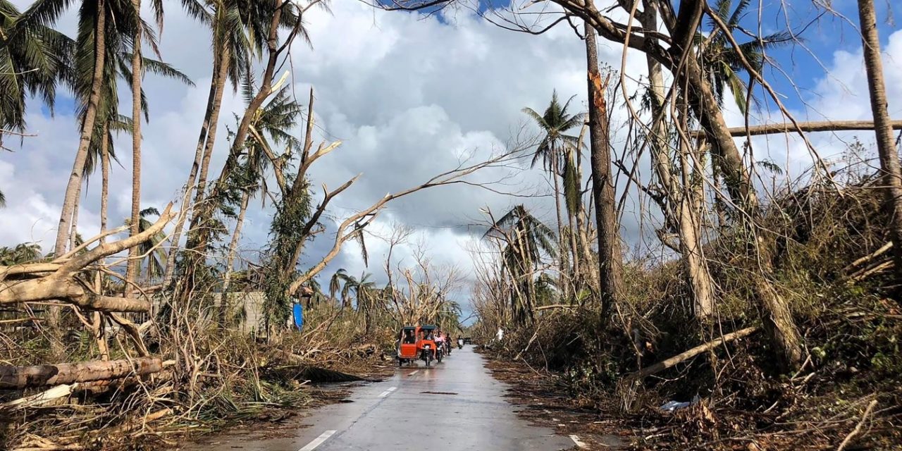 <span class="entry-title-primary">“Desastre total”</span> <h2 class="entry-subtitle">Centenas de mortos e mais de 600 mil pessoas atingidas por um tufão que atingiu o máximo da escala fora da temporada de ciclones</h2>