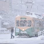 Neve bate recorde no Japão e chega a dois metros de altura