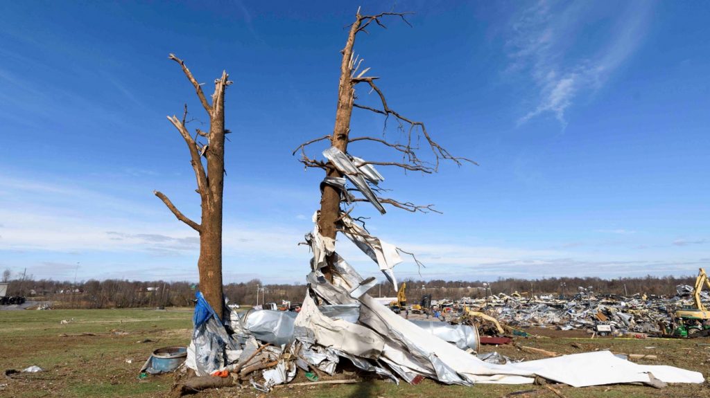 Destroços de tornado no Kentucky atingiram altitudes em que voam os aviões